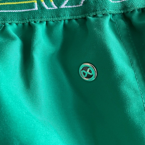 Mens 2 Xist swim shorts green in color large - Picture 4 of 10